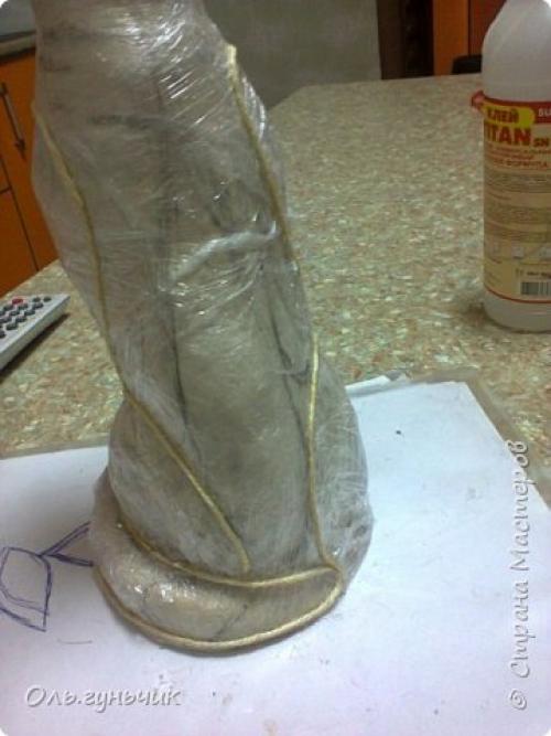 Кошки из бутылок и шпагата.