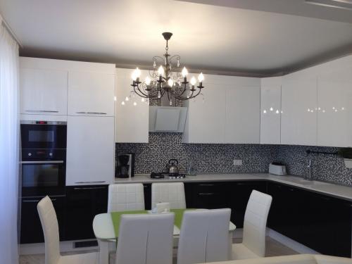 Как подобрать обои под цвет кухонного гарнитура. Выбираем цвет кухонного гарнитура