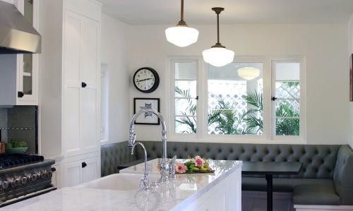 Кухня столовая с эркером в частном доме. Кухня с эркером в частном доме