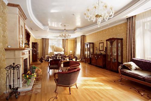 Как сделать ремонт в зале в частном доме. Варианты меблировки