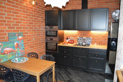 Декоративный кирпич в интерьере кухни. Сове. Определитесь с материалами