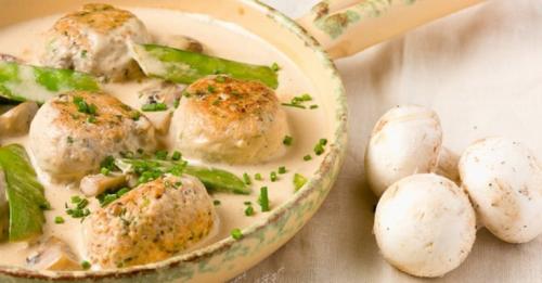 Сочные куриные котлеты в духовке. Куриные котлеты в духовке с ароматной подливкой