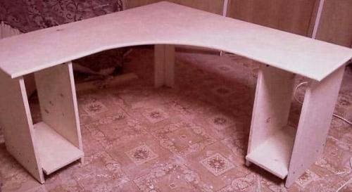 Компьютерный стол своими руками из фанеры. Инструкция: как сделать компьютерный стол своими руками