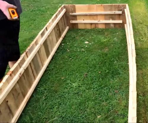 Как сделать грядки из земли. Правильное устройство высокой грядки из досок: плюсы и минусы