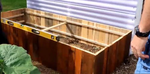 Как сделать грядки из земли. Правильное устройство высокой грядки из досок: плюсы и минусы