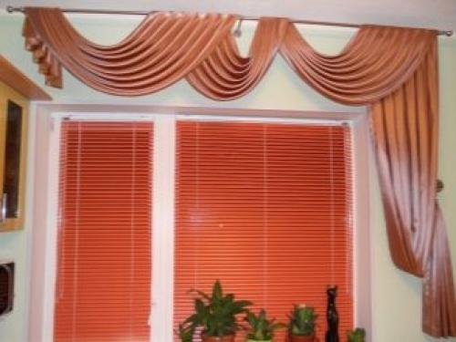 Кухни с выходом на балкон интерьер. Шторы в интерьере кухни с балконом 07