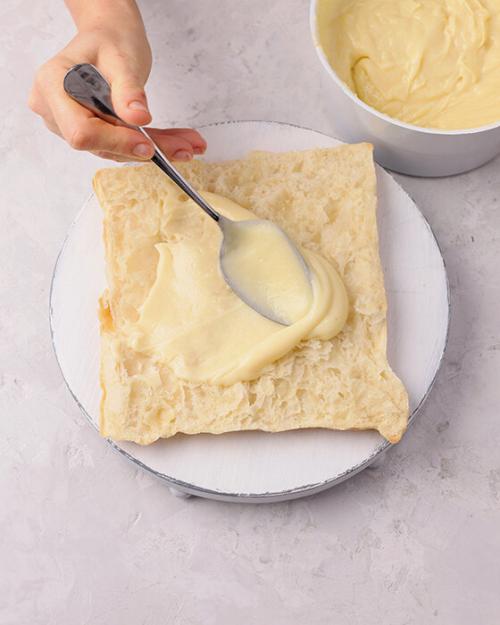 Как выпекать слоеное тесто для наполеона. Торт «Наполеон» из готового слоеного теста