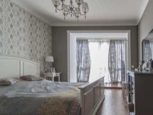 Комнаты с лоджией дизайн. Примеры дизайна спальни, совмещенной с балконом или лоджией 02