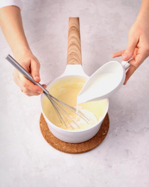 Как выпекать слоеное тесто для наполеона. Торт «Наполеон» из готового слоеного теста