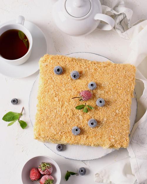 Как выпекать слоеное тесто для наполеона. Торт «Наполеон» из готового слоеного теста