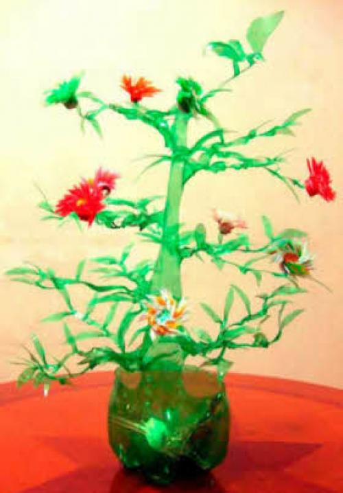 Как сделать цветы из бутылок пластиковых. Цветы из бутылок: основные преимущества 04