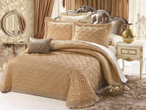 Комбинированные покрывала на кровать. Нюансы выбора покрывала на двуспальную кровать, сочетание с интерьером