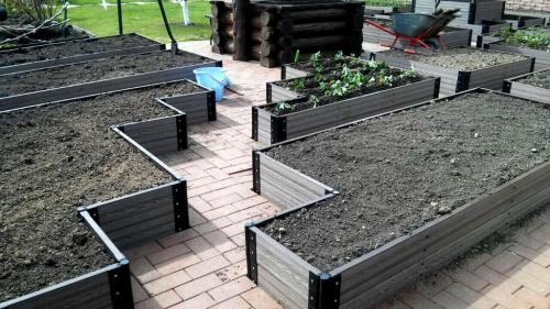 Ограждения для грядок леруа мерлен. Грядки из ДПК – эстетика и практичность