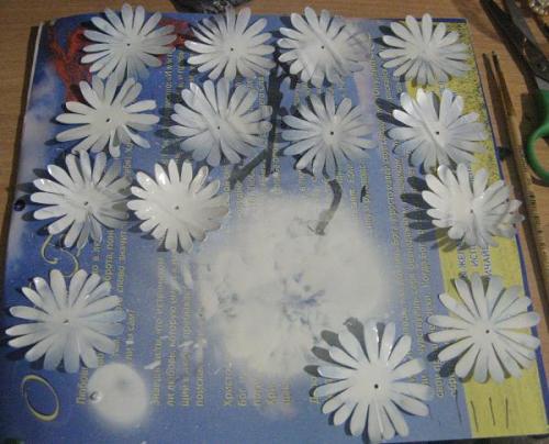 Ромашки из бутылок своими руками. Белые ромашки из пластиковых бутылок