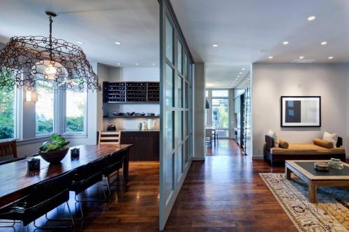 Дизайн гостиной совмещенной с кухней в частном доме. Как обустроить гостиную, совмещенную с кухней?