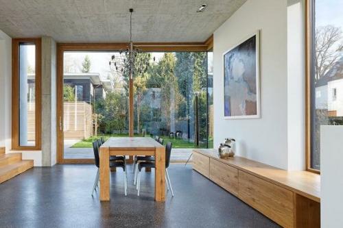 Французские окна в частном доме. ПАНОРАМНЫЕ ОКНА В ЧАСТНОМ ДОМЕ: СОВЕТЫ ПО ВЫБОРУ РАЗДВИЖНЫХ КОНСТРУКЦИЙ