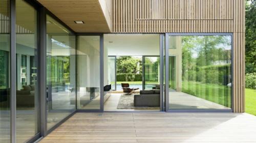 Французские окна в частном доме. ПАНОРАМНЫЕ ОКНА В ЧАСТНОМ ДОМЕ: СОВЕТЫ ПО ВЫБОРУ РАЗДВИЖНЫХ КОНСТРУКЦИЙ