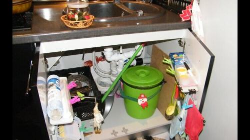 Что можно хранить под кухонной мойкой. 4 вещи, которые никогда не следует держать под кухонной раковиной