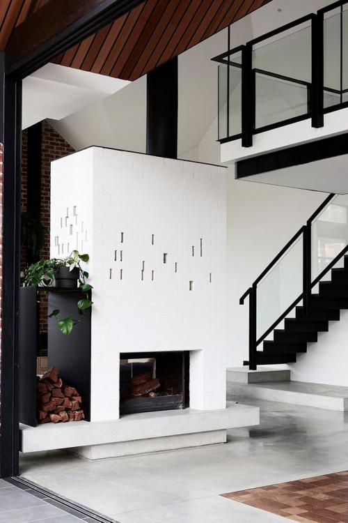 Современная реконструкция старинного дома 03