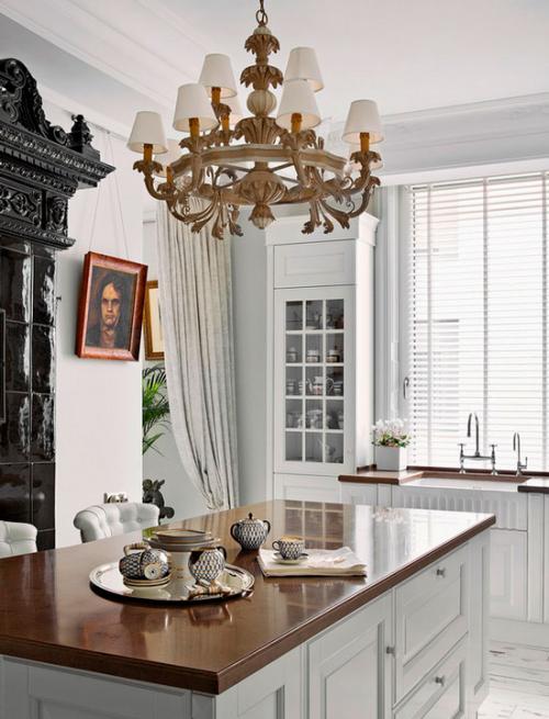 Дизайн кухни в доме с окном. Вариан.  Кухня с мойкой у окна