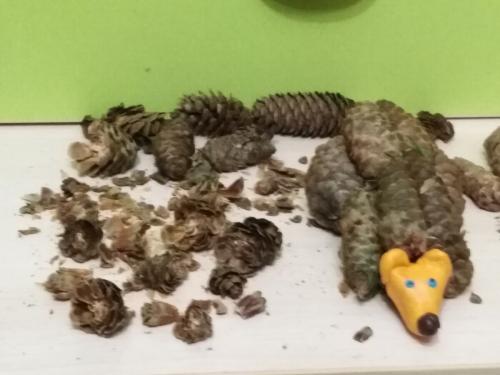 Ежик поделка в садик. Забавные животные из природных материалов. Наша поделка в детский сад Запасливый ежик