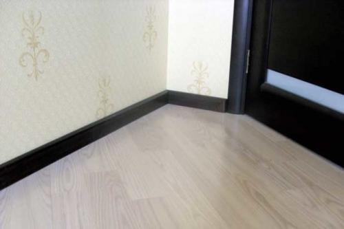 Под что подбирают двери межкомнатные. С финишной отделкой пола