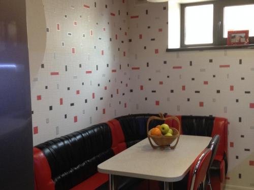 Виниловые обои на кухню. Виды обоев для кухни