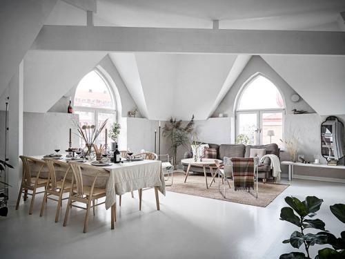 Мансардная квартира с великолепными арочными окнами 05