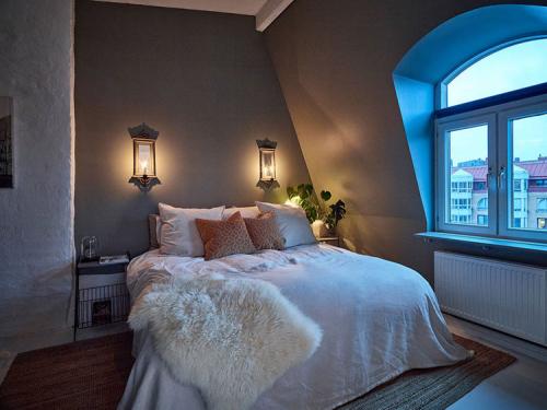 Мансардная квартира с великолепными арочными окнами 09