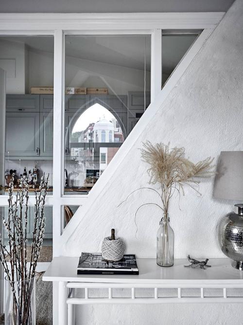 Мансардная квартира с великолепными арочными окнами 07