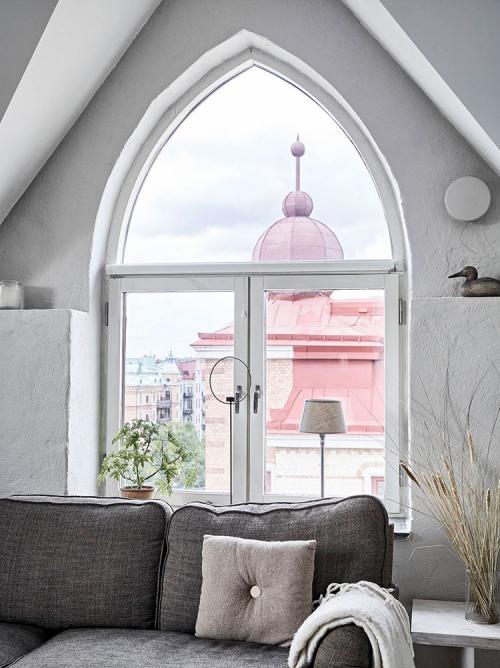 Мансардная квартира с великолепными арочными окнами 19