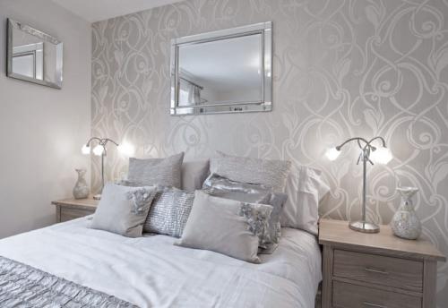 Какого цвета обои должны быть в спальне. Плюсы и минусы серых обоев в спальне