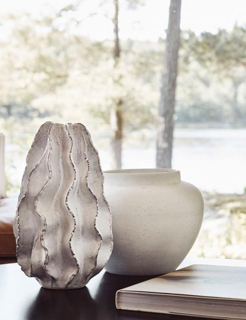 Уютная атмосфера с видом на озеро 02