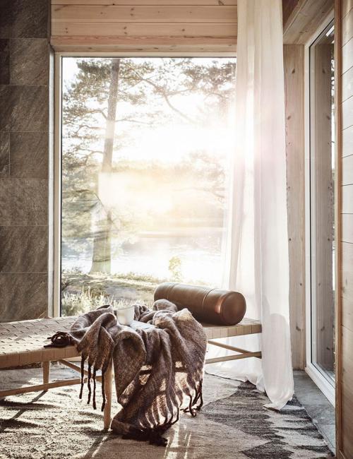 Уютная атмосфера с видом на озеро 08