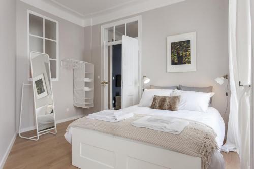 Комната в белых тонах. Белая спальня: достоинства и особенности