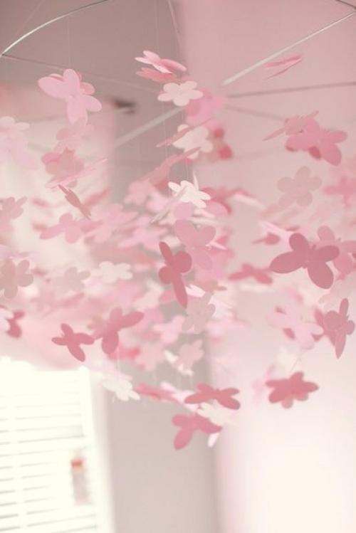 Оформление теплой детской комнаты 01