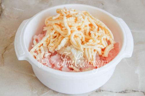 Что добавить в куриный фарш для котлет. Готовим котлетки из куриного фарша с картофелем 09