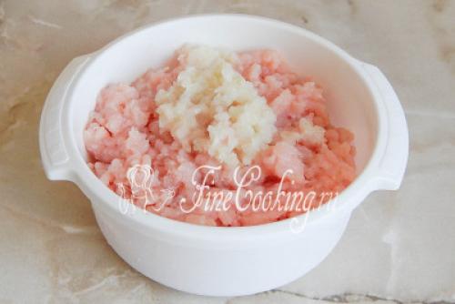 Что добавить в куриный фарш для котлет. Готовим котлетки из куриного фарша с картофелем 08