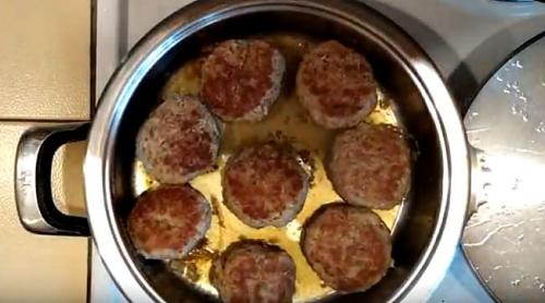 Что добавить в куриный фарш для котлет. Готовим котлетки из куриного фарша с картофелем