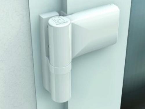 Как подтянуть дверь пластиковую. Настройка петель и навесов 01