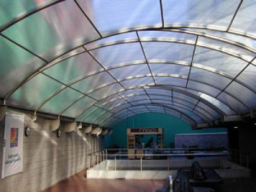 Дугообразная крыша. Возведение арочной крыши своими руками