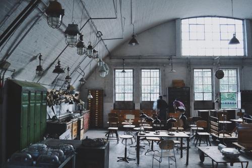 В индийском стиле комната. Мебель и аксессуары 34