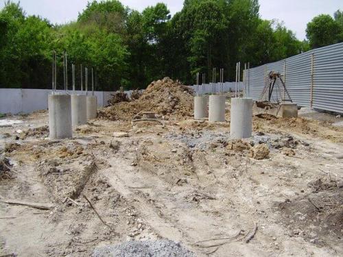 Гидроизоляция свайно-ростверкового фундамента. Как сделать гидроизоляцию свайного фундамента: какие существуют методы и необходимые для этого материалы