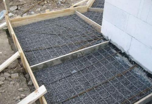 Обустройство бетонной отмостки вокруг дома. Подготовка инструментов и материалов