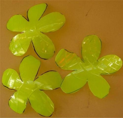 Большие цветы из пластиковых бутылок. Как сделать цветы из пластиковых бутылок? 4 мастер-класса с фото