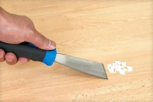 Как убрать монтажную пену с обоев. Чем очистить пластик, линолеум и дерево