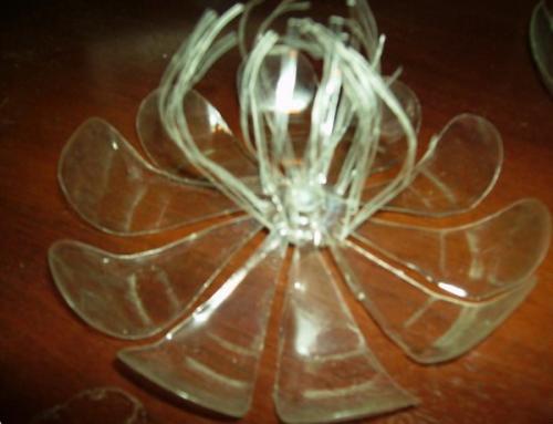 Большие цветы из пластиковых бутылок. Как сделать цветы из пластиковых бутылок? 4 мастер-класса с фото