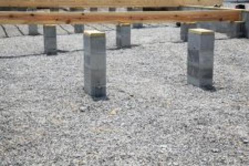 Как стелить гидроизоляцию на пол. Пример применения пароизоляции и гидроизоляции в конструкции пола по лагам 08