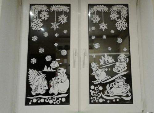 Новогодний декор подоконника шаблоны. Украшение окон и подоконников к Новому году: шаблоны, трафареты, вытынанки