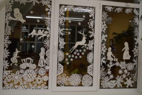 Новогодний декор подоконника шаблоны. Украшение окон и подоконников к Новому году: шаблоны, трафареты, вытынанки